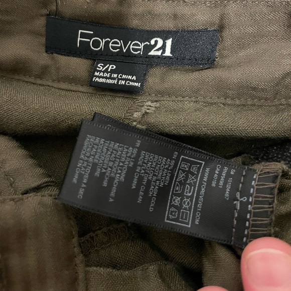 Forever 21 army green shorts. Size small. - Picture 5 of 6